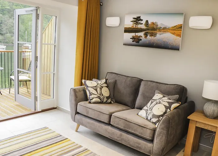 Pearsall * Ambleside